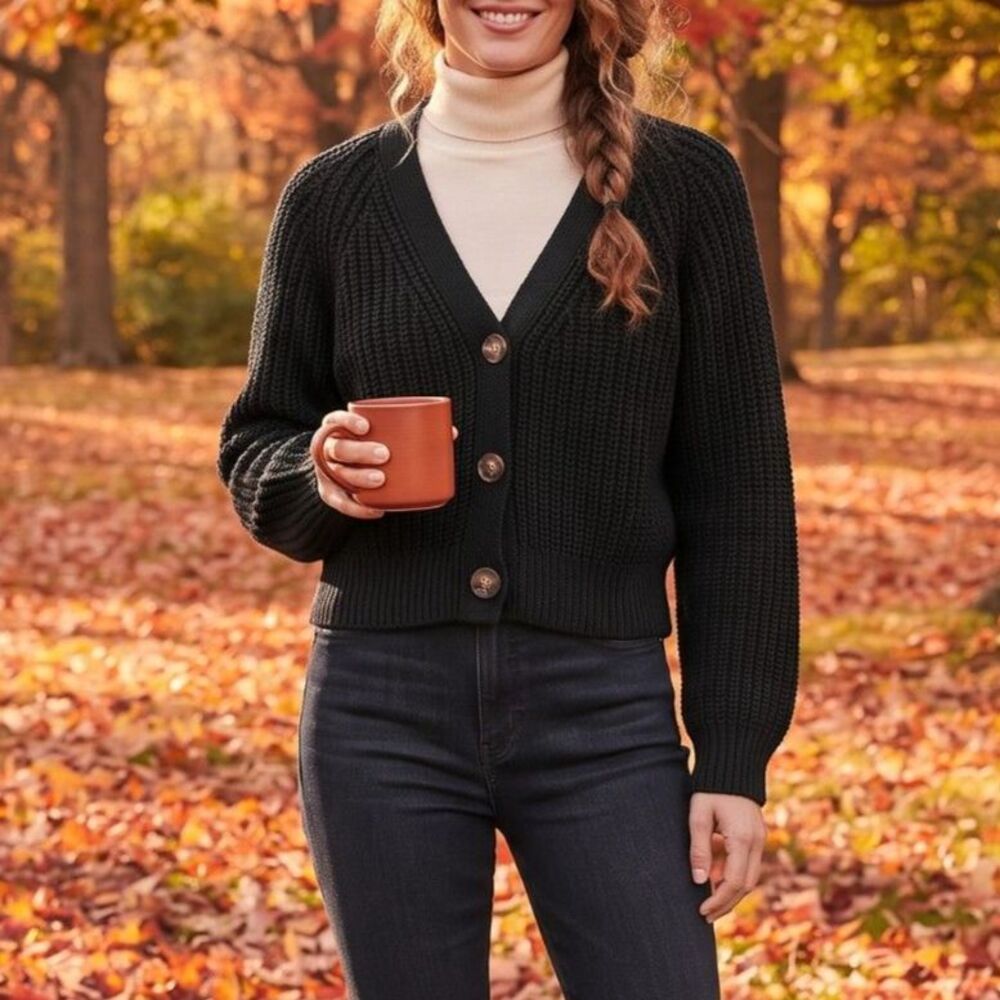 A New Day Small Black Chunky Knit Cropped VNeck Cardigan Sweater Tortoise Button